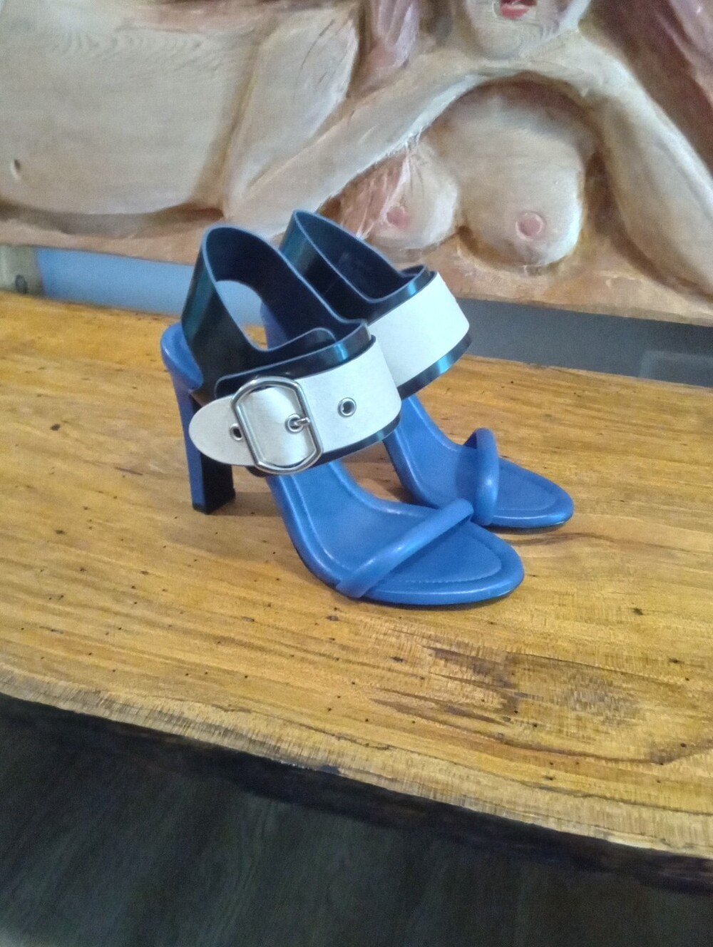 BCBGMaxAzria Nell Sz 5 Blue and White High Heel Sandals with Buckle Strap